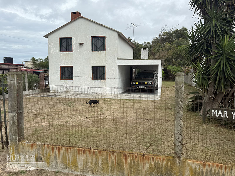 CABAÑA 2 PISOS 4 DORMITORIOS A MEDIA CUADRA DE LA PLAYA EN SANTA ANA