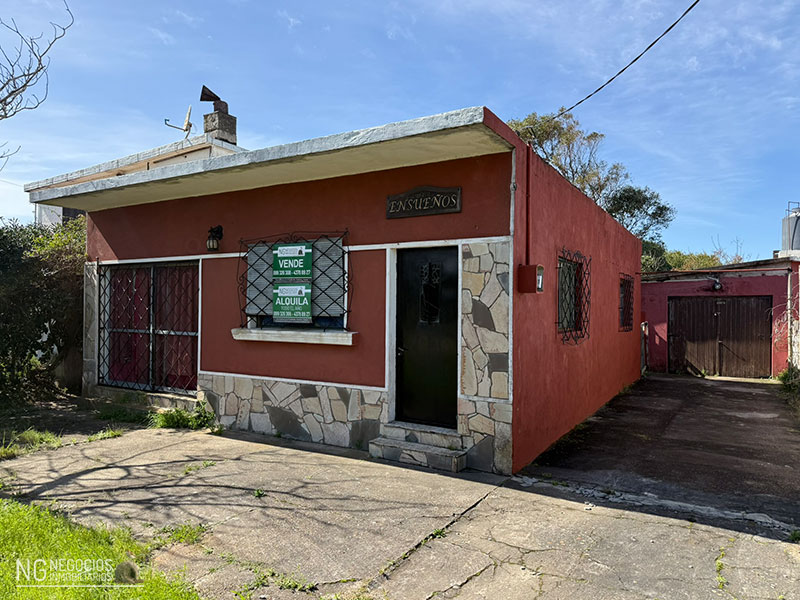 CASA 2 DORMITORIOS A MEDIA CUADRA DE LA PLAYA EN CUCHILLA ALTA